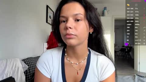 Mia online show from October 26, 2025, 3:07 pm