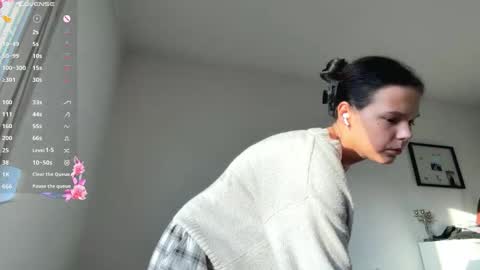 Mia online show from February 7, 2026, 3:05 pm