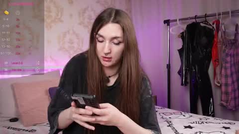 .. alice .. online show from December 4, 2025, 5:28 am