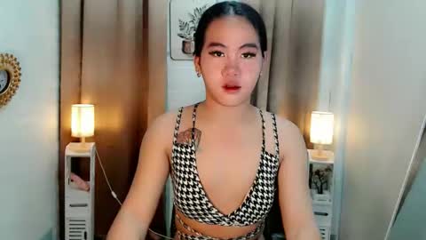 Lianelaiza online show from April 3, 2026, 6:55 am