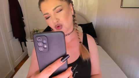 Snapshot of wildkatrina_ chatting on May 11, 2026, 11:16 am Miss Deea online show from May 11, 2026, 11:16 am