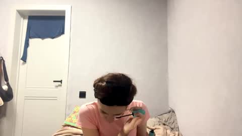 wildpeachh online show from October 28, 2025, 6:21 pm