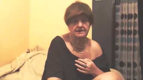 WildRedCat online show from December 19, 2025, 7:10 pm