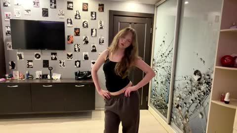 Olivia online show from April 8, 2026, 3:23 pm