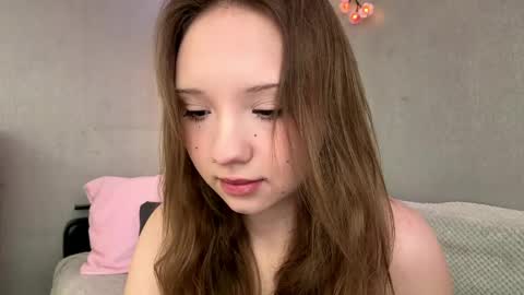 Olivia online show from April 22, 2026, 3:13 pm