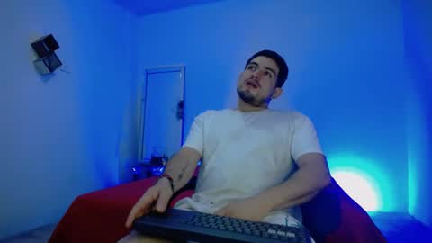 William Steel online show from April 21, 2026, 10:54 am