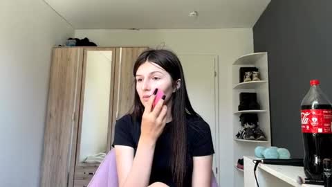 Snapshot of williemaemeachem chatting on June 24, 2026, 1:43 pm Mari online show from June 24, 2026, 1:43 pm