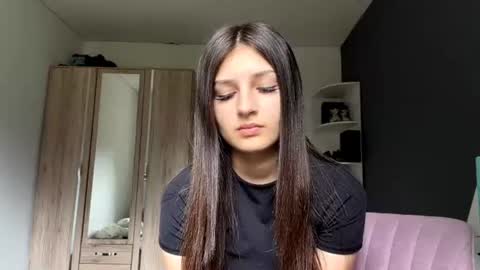 Snapshot of williemaemeachem chatting on July 7, 2026, 7:23 am Mari online show from July 7, 2026, 7:23 am