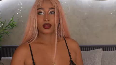 Snapshot of willow_hendrix chatting on July 17, 2026, 7:19 pm Ms Willow online show from July 17, 2026, 7:19 pm
