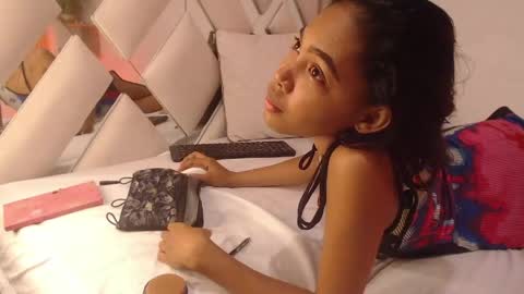 Snapshot of willow_smitt_ chatting on April 23, 2026, 1:57 pm luna online show from April 23, 2026, 1:57 pm