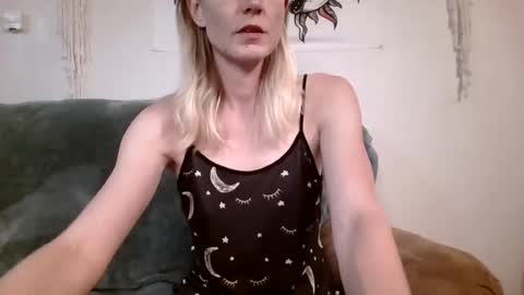 Snapshot of willowxo223 chatting on June 22, 2026, 5:15 am willowxo223 online show from June 22, 2026, 5:15 am