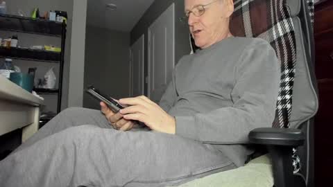 Snapshot of willyskynn chatting on December 31, 2024, 9:28 pm WillySkynn online show from December 31, 2024, 9:28 pm