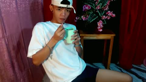 Snapshot of win_boy chatting on June 24, 2026, 9:52 am win_boy online show from June 24, 2026, 9:52 am