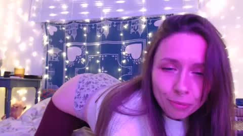 Eevie online show from December 4, 2024, 1:25 am