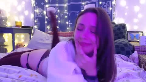 Eevie online show from December 5, 2024, 2:53 am