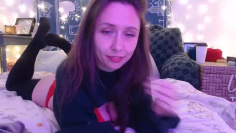 Eevie online show from December 19, 2024, 12:13 am