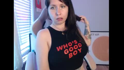 Eevie online show from September 22, 2025, 11:18 pm