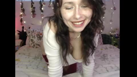 Eevie online show from April 28, 2026, 1:37 am