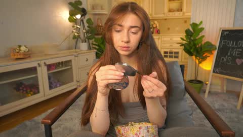 Snapshot of winnieriedesel chatting on April 29, 2026, 3:21 am Lillian online show from April 29, 2026, 3:21 am