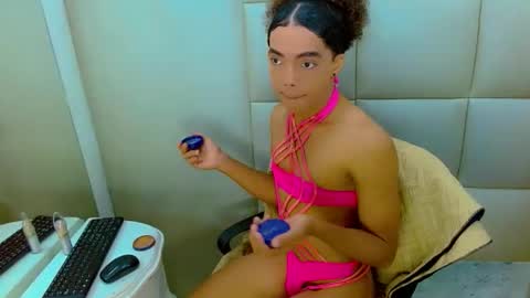 WinnyBarness online show from October 25, 2025, 2:08 am