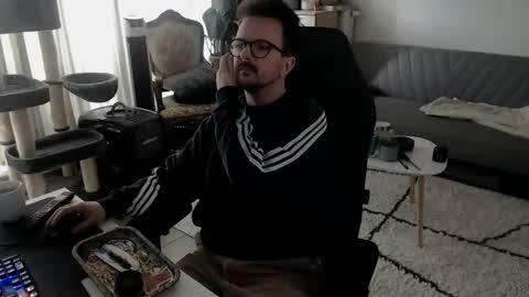 cream36 online show from October 13, 2025, 7:52 am