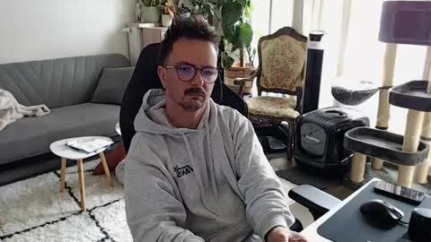 cream36 online show from November 10, 2025, 1:54 pm