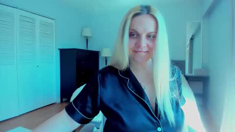 Snapshot of winter_miracle chatting on May 31, 2026, 11:39 pm Winter Miracle online show from May 31, 2026, 11:39 pm