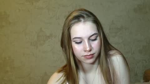 wira_witch online show from December 6, 2024, 4:06 pm