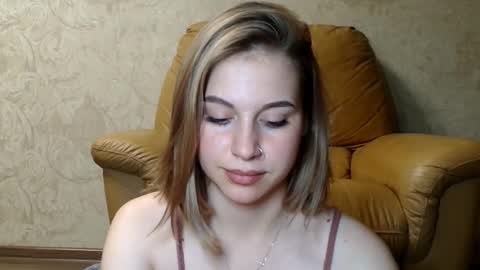 wira_witch online show from November 17, 2025, 2:01 pm