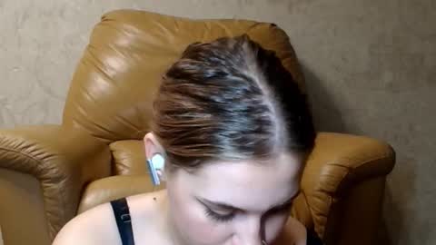 wira_witch online show from November 19, 2025, 1:55 pm