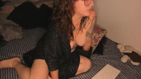 Snapshot of witch_eyes chatting on February 10, 2026, 4:00 pm Anghel online show from February 10, 2026, 4:00 pm