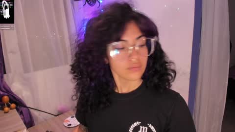 Snapshot of witchofhearts chatting on January 4, 2025, 1:52 am Luna Violeta A r t i s t online show from January 4, 2025, 1:52 am