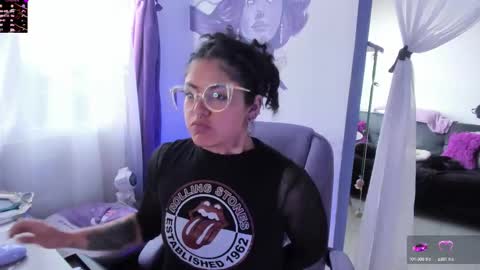 Snapshot of witchofhearts chatting on October 17, 2025, 6:43 pm Luna Violeta A r t i s t online show from October 17, 2025, 6:43 pm