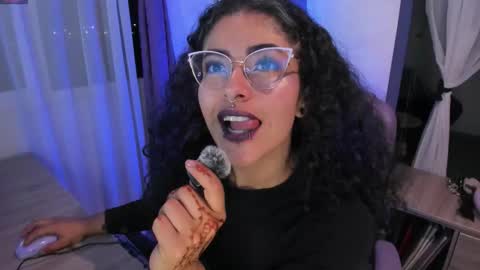 Snapshot of witchofhearts chatting on December 3, 2025, 12:29 am Luna Violeta A r t i s t online show from December 3, 2025, 12:29 am