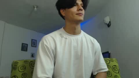 Snapshot of with_ken chatting on February 5, 2025, 12:20 am Ken online show from February 5, 2025, 12:20 am