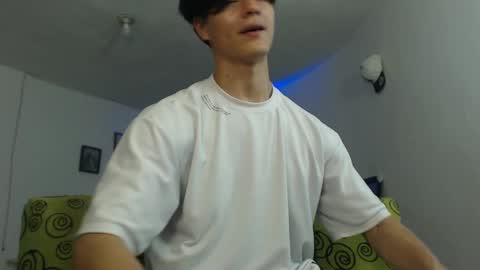 Snapshot of with_ken chatting on February 11, 2025, 1:31 am Ken online show from February 11, 2025, 1:31 am