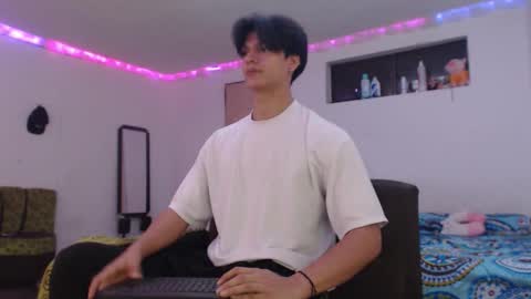 Snapshot of with_ken chatting on October 1, 2025, 1:50 pm Ken online show from October 1, 2025, 1:50 pm