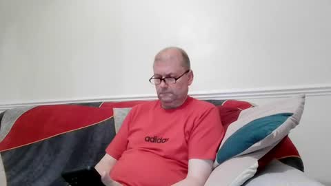 Snapshot of wobble444 chatting on July 5, 2026, 9:33 pm wobble444 online show from July 5, 2026, 9:33 pm