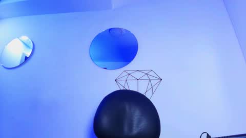  W O L F  online show from November 21, 2025, 11:42 am