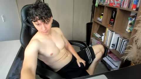 Snapshot of wolker_allan chatting on December 15, 2025, 5:39 pm wolker_allan online show from December 15, 2025, 5:39 pm