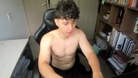 Snapshot of wolker_allan chatting on December 17, 2025, 4:02 pm wolker_allan online show from December 17, 2025, 4:02 pm