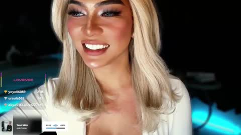 Julia online show from October 5, 2025, 6:17 pm