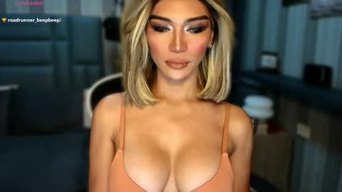 Julia online show from February 4, 2026, 2:17 am