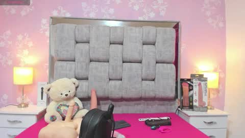 Snapshot of wonderkloe_ chatting on December 2, 2025, 7:42 pm wonderkloe_ online show from December 2, 2025, 7:42 pm