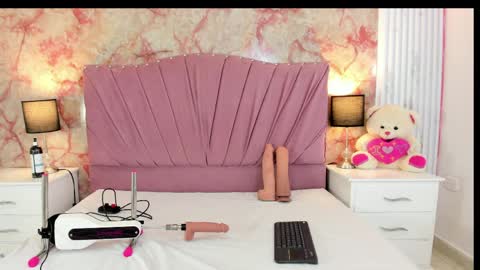 wonderkloe_ online show from April 9, 2026, 8:25 pm