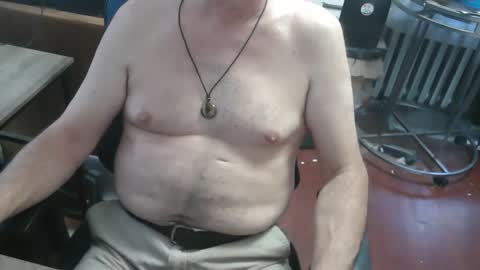 woodworker6473 online show from April 16, 2026, 10:34 pm