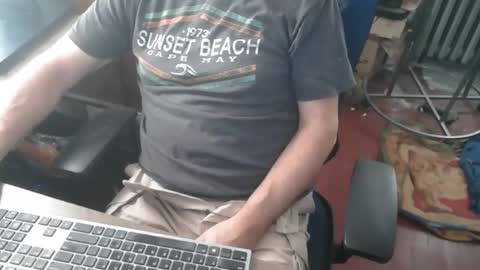 woodworker6473 online show from June 4, 2026, 1:28 pm