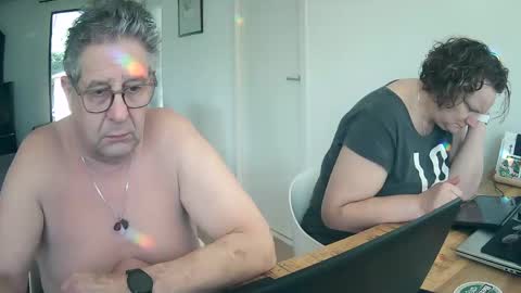 woodwurm and Snoeske online show from March 5, 2025, 12:33 pm