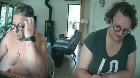 woodwurm and Snoeske online show from September 11, 2025, 6:46 am