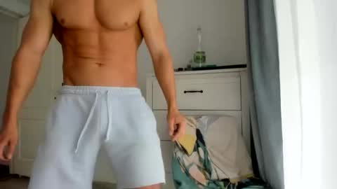 Snapshot of woolfiie chatting on June 4, 2026, 8:31 am Wolfie online show from June 4, 2026, 8:31 am